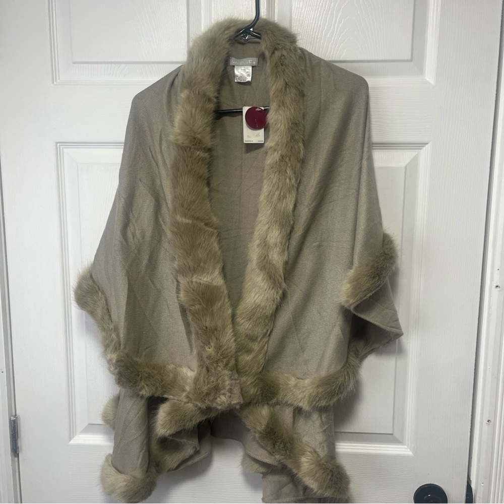 NWT Lake Shore Drive Shawl, One Size Faux Fur Tan